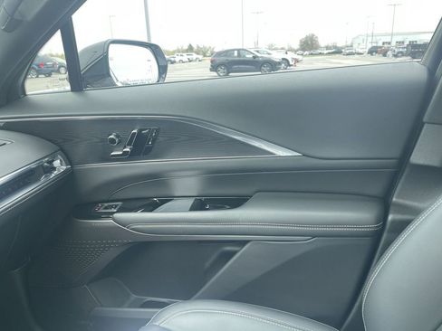 Certified 2024 Cadillac Lyriq Luxury AWD/4WD image 31