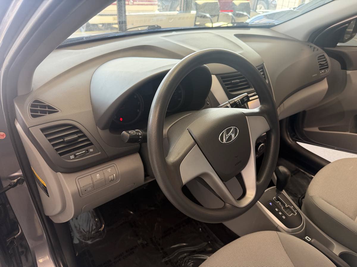 Used 2013 Hyundai Accent GLS FWD image 13