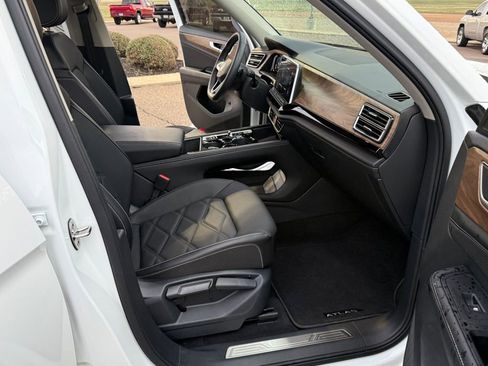 Used 2024 Volkswagen Atlas SE image 40