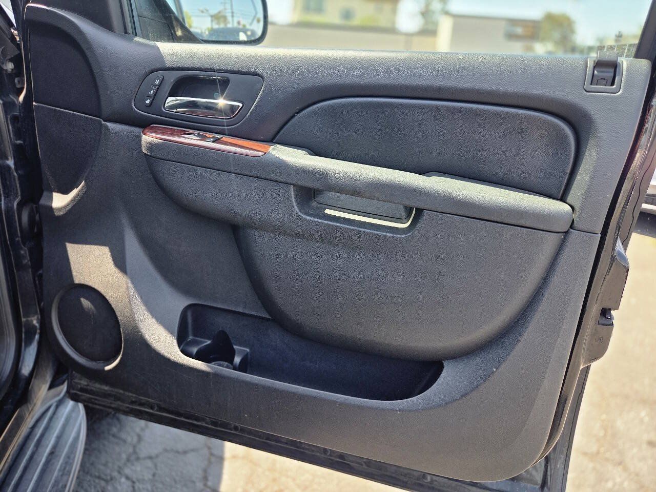 Used 2011 Chevrolet Tahoe LTZ RWD image 9