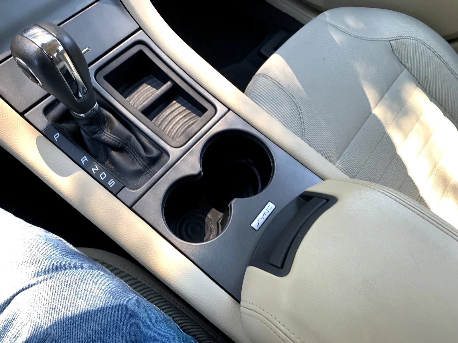 Used 2019 Ford Taurus SE FWD image 16