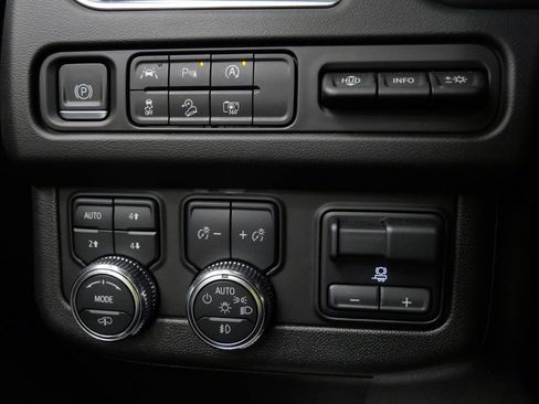 Used 2024 GMC Yukon XL AT4 w/ AT4 Premium Plus Package AWD/4WD image 26