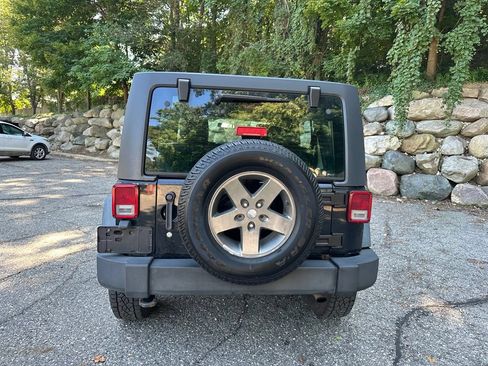 Used 2012 Jeep Wrangler Unlimited Sport w/ PWR Convenience Group AWD/4WD image 4