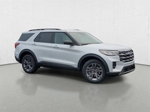 New 2026 Ford Explorer Active w/ Active Comfort Package image 2
