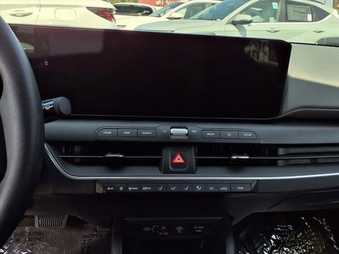 Used 2025 Kia K4 LXS image 19