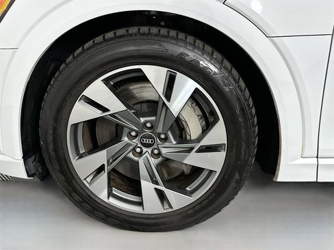 Used 2021 Audi e-tron Premium w/ Convenience Plus Package image 32