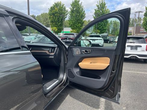 Used 2019 Volvo XC60 T5 Inscription w/ Protection Package Premier AWD/4WD image 19