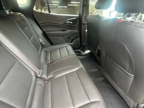 Used 2025 Chevrolet Trax RS w/ Sunroof Package FWD image 22
