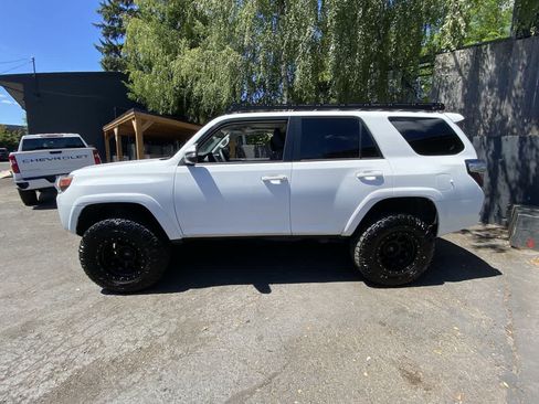 Used 2022 Toyota 4Runner SR5 Premium w/ Moonroof Package AWD/4WD image 3