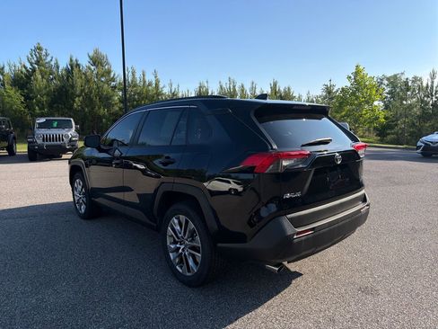 Used 2022 Toyota RAV4 XLE Premium FWD image 17