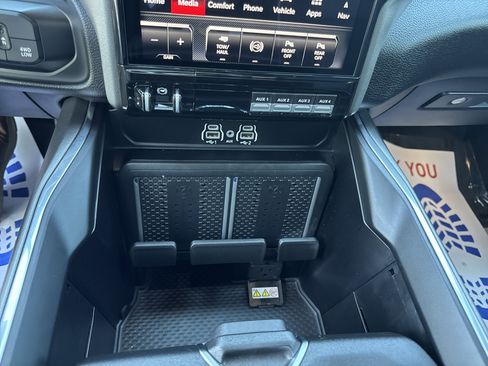 Used 2025 RAM 3500 Laramie AWD/4WD image 29