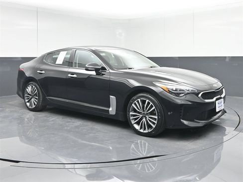 Used 2019 Kia Stinger Premium image 3