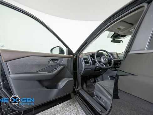 Used 2022 Nissan Rogue SV FWD image 9
