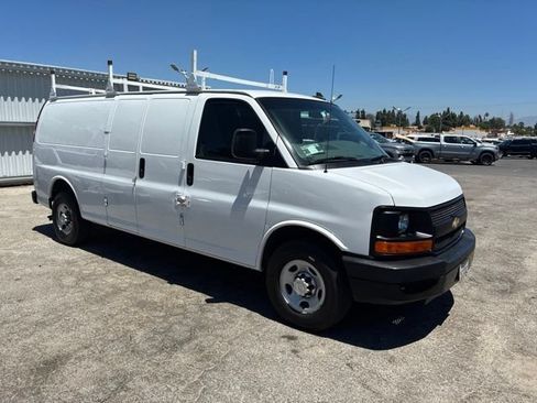Used 2016 Chevrolet Express 2500 Extended RWD image 2