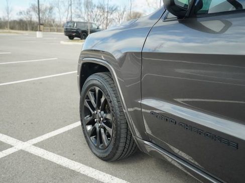 Used 2020 Jeep Grand Cherokee Altitude image 35
