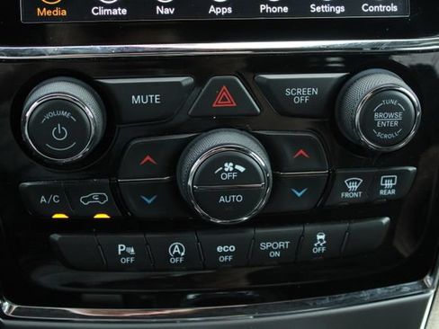 Used 2020 Jeep Grand Cherokee Limited AWD/4WD image 18