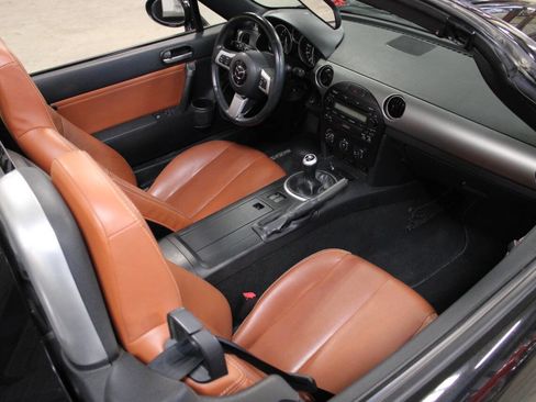 Used 2008 MAZDA MX-5 Miata Grand Touring w/ Premium Pkg image 31