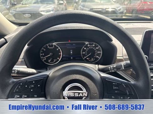 Used 2024 Nissan Altima 2.5 SV FWD image 27