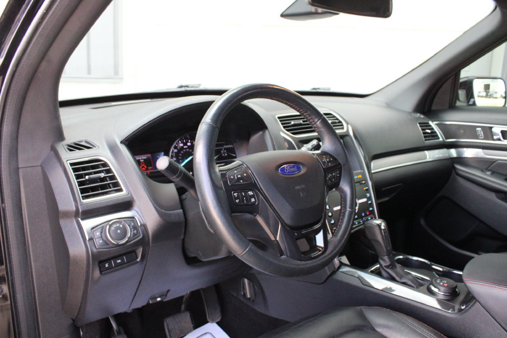 Used 2019 Ford Explorer Sport w/ Equipment Group 401A AWD/4WD image 2