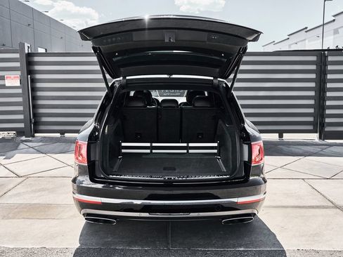 Used 2017 Bentley Bentayga AWD/4WD image 15