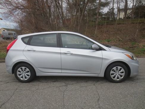 Used 2017 Hyundai Accent SE FWD image 10