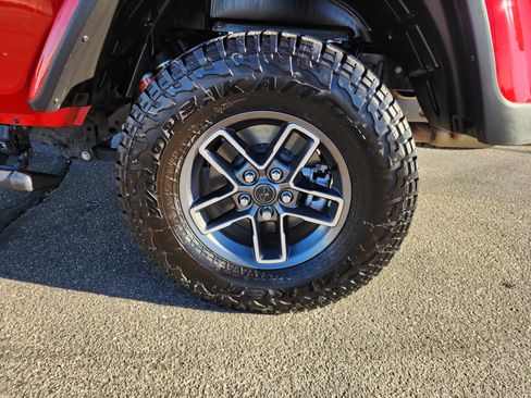 Used 2025 Jeep Gladiator Mojave image 11