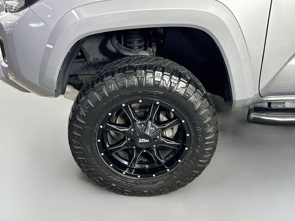 Used 2019 Toyota Tacoma TRD Sport w/ Technology Package AWD/4WD image 4