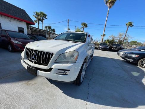 Used 2010 Mercedes-Benz GL 550 4MATIC image 8