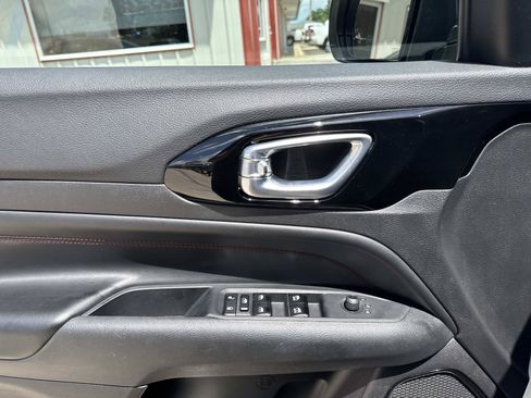 Used 2025 Jeep Compass Trailhawk AWD/4WD image 19