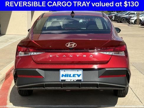 New 2025 Hyundai Elantra SE image 6