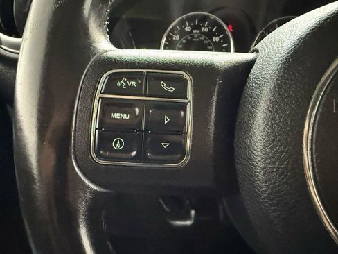 Used 2011 Jeep Wrangler Sahara w/ Connectivity Group AWD/4WD image 12