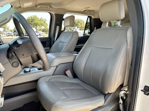 Used 2018 Ford Expedition XLT w/ Equipment Group 202A RWD image 11