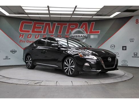 Certified 2020 Nissan Altima 2.5 SR image 1