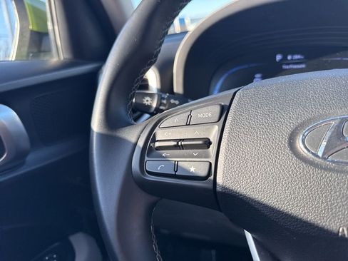 Used 2024 Hyundai Venue SEL image 14