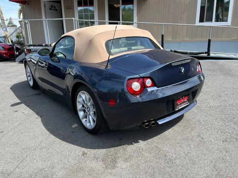 Used 2005 BMW Z4 2.5i image 8