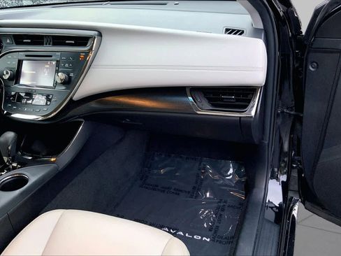 Used 2016 Toyota Avalon XLE FWD image 18