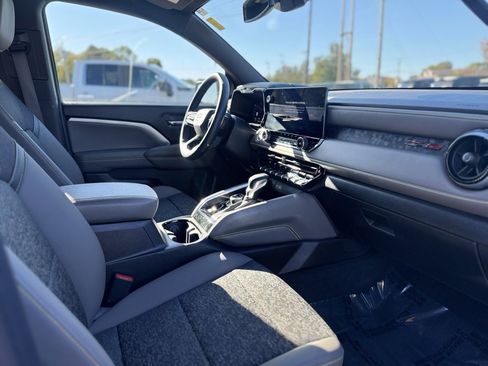 Used 2024 Chevrolet Colorado ZR2 w/ Technology Package image 10