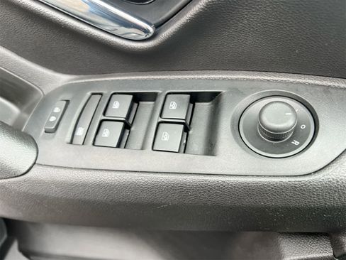 Used 2020 Chevrolet Trax LS w/ Tint and Cruise Package image 17