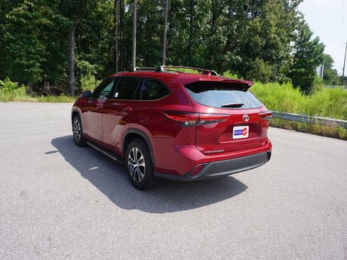 Used 2021 Toyota Highlander XLE FWD image 23