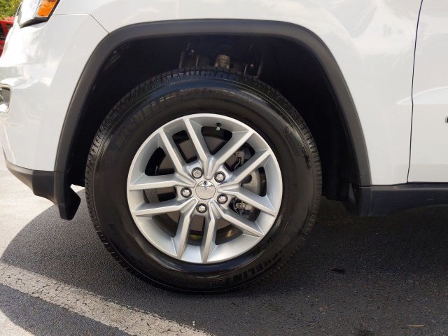 Certified 2018 Jeep Grand Cherokee Laredo RWD image 10