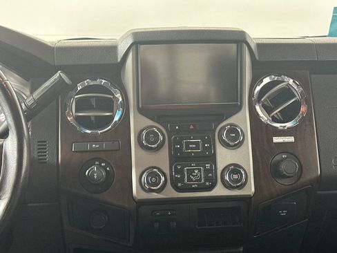 Used 2014 Ford F250 Lariat w/ Lariat Interior Package image 25