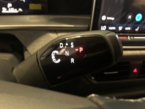 Used 2025 Volkswagen Tiguan S image 20