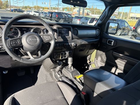 Used 2021 Jeep Wrangler Unlimited Sport image 14