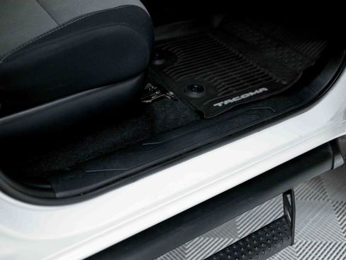 Used 2020 Toyota Tacoma TRD Off-Road w/ Technology Package image 55