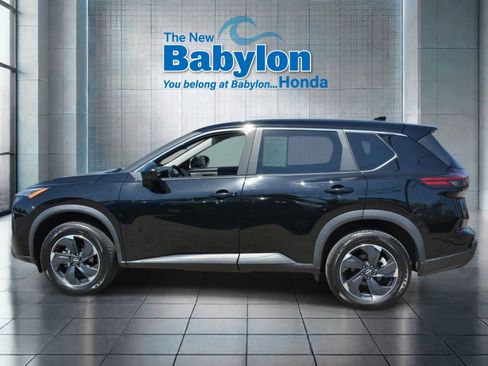 Used 2024 Nissan Rogue SV AWD/4WD image 2