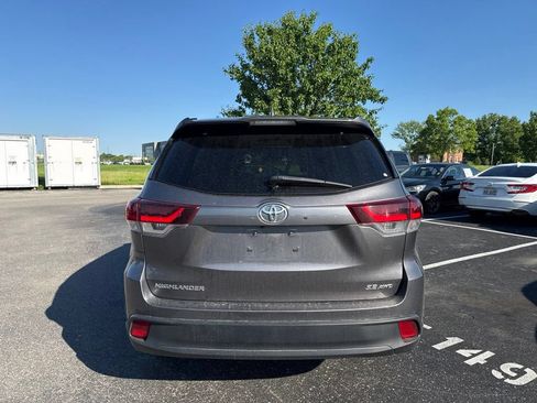 Used 2019 Toyota Highlander SE AWD/4WD image 9