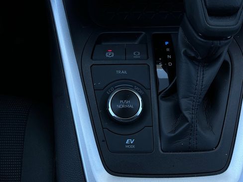 Used 2025 Toyota RAV4 LE image 22