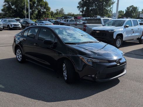 Used 2024 Toyota Corolla LE FWD image 10