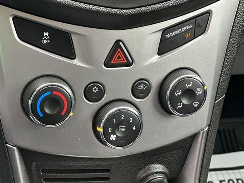 Used 2016 Chevrolet Trax LT w/ LT Convenience Package image 32