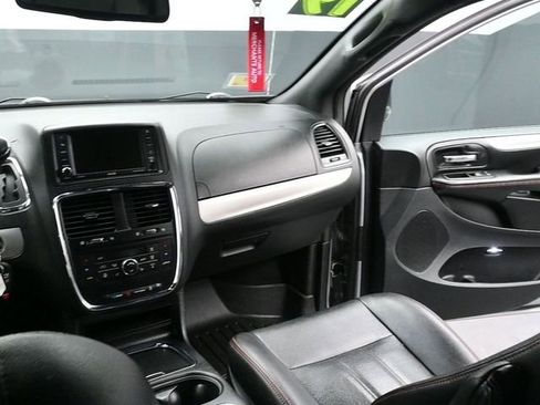 Used 2019 Dodge Grand Caravan GT image 14